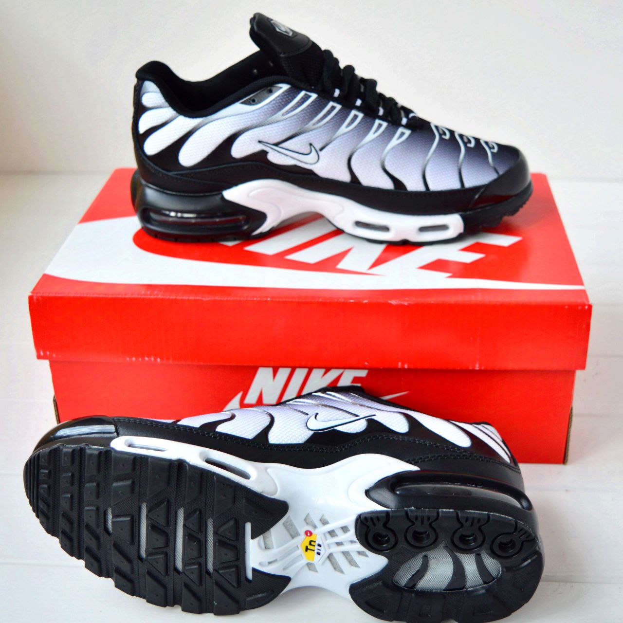 Якісні комфортні чоловічі кросівки шкіряні з текстилем чорний з білий демісезонні весна–осінь 4 Якісні комфортні чоловічі кросівки