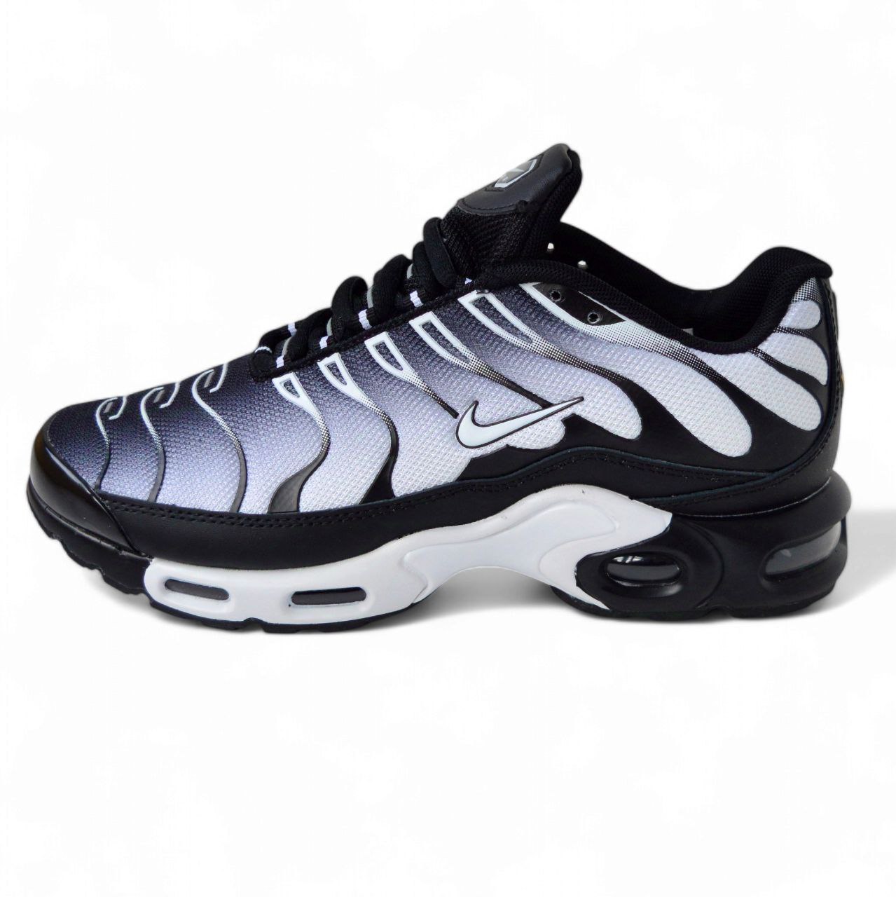Якісні комфортні чоловічі кросівки